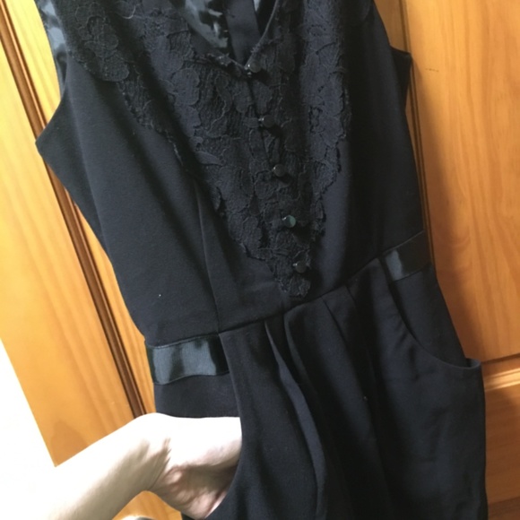 Black Dress with Pockets! - Picture 3 of 4